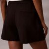 Pantaloni scurți plisați Pantaloni scurți plisați