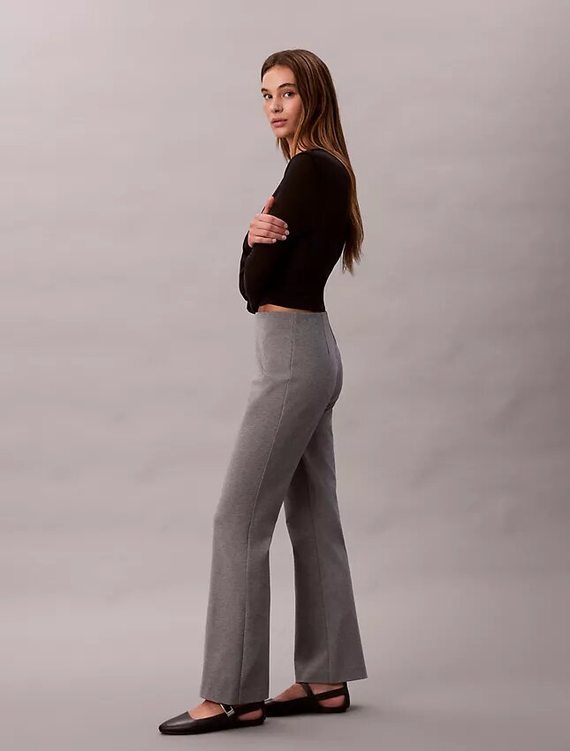 Pantaloni slim evazați din țesătură Ponte Pantaloni slim evazați din țesătură Ponte