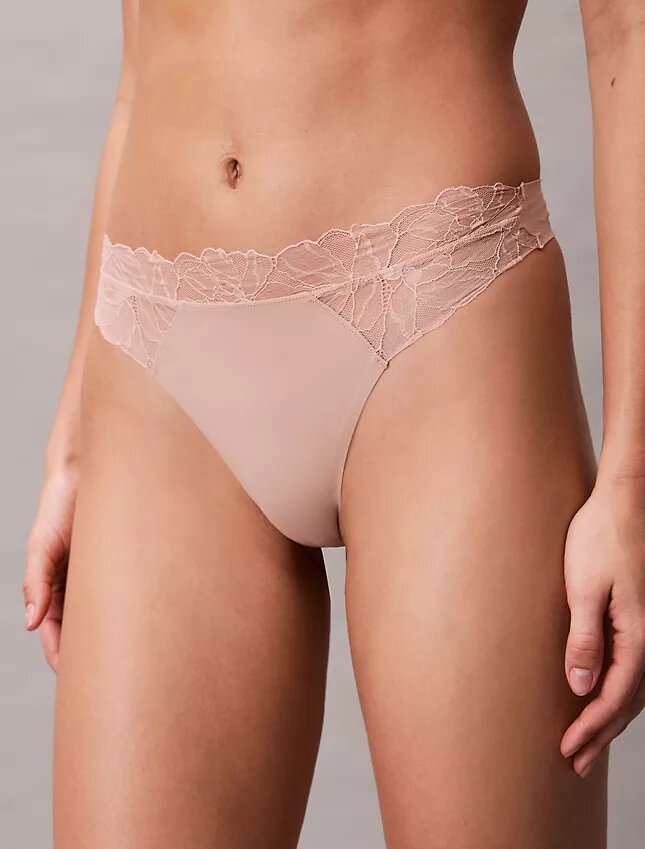 Perfectly Fit Thong din dantelă Perfectly Fit Thong din dantelă