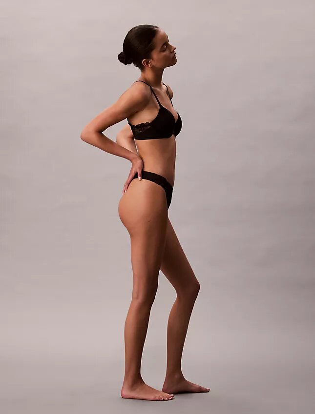 Perfectly Fit Thong din dantelă Perfectly Fit Thong din dantelă