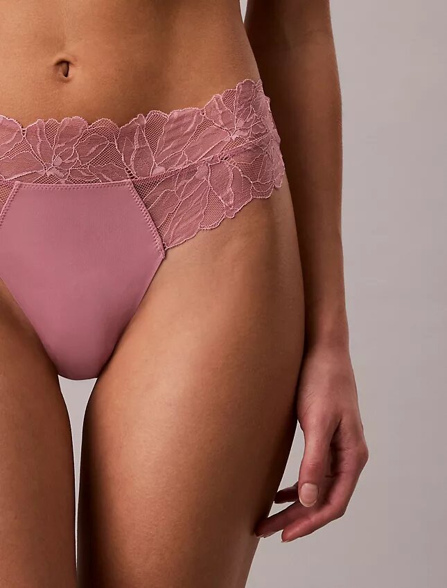 Perfectly Fit Thong din dantelă Perfectly Fit Thong din dantelă