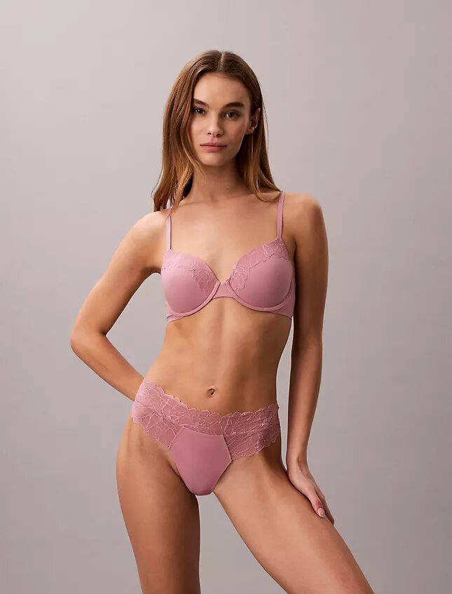 Perfectly Fit Thong din dantelă Perfectly Fit Thong din dantelă