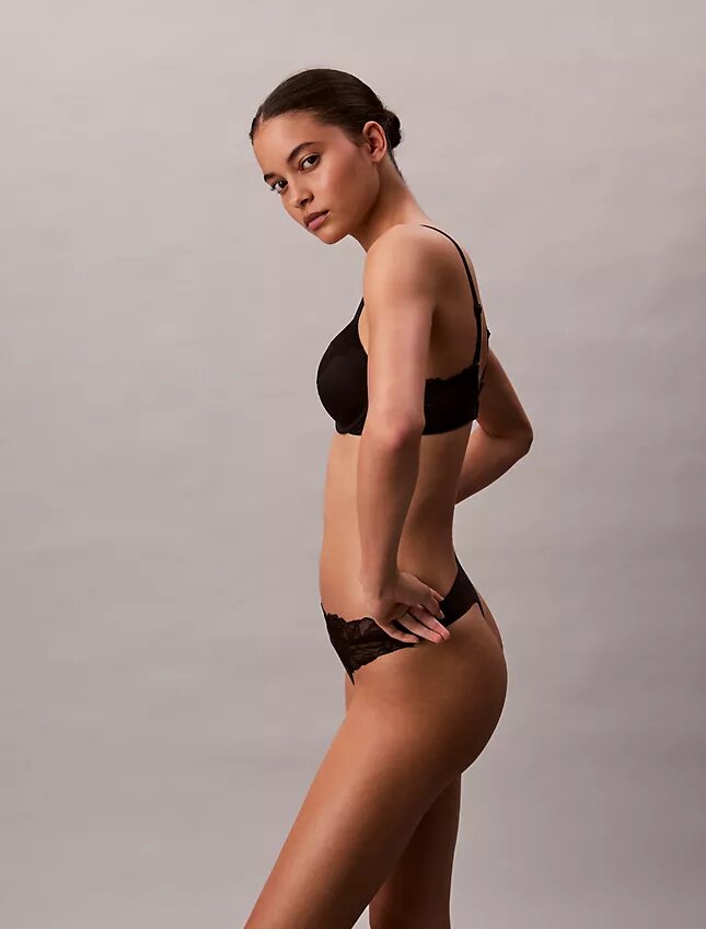 Perfectly Fit Thong din dantelă Perfectly Fit Thong din dantelă