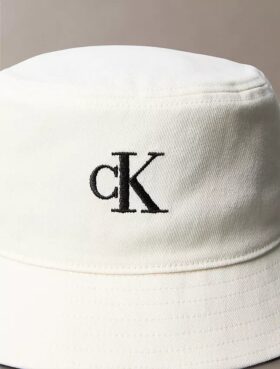 Pălărie compactă cu monogramă Pălărie compactă cu monogramă