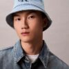 Pălărie tip bucket din denim spălat cu logo brodat