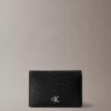 Portcard minimalist cu clapetă Monogram
