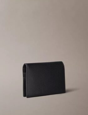 Portcard minimalist cu clapetă Monogram