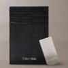 Portcard rafinat din piele Saffiano + agrafă pentru bancnote Portcard rafinat din piele Saffiano + agrafă pentru bancnote