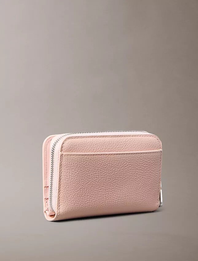 Portofel minimalist cu clapetă și fermoar, cu Monogram Portofel minimalist cu clapetă și fermoar, cu Monogram