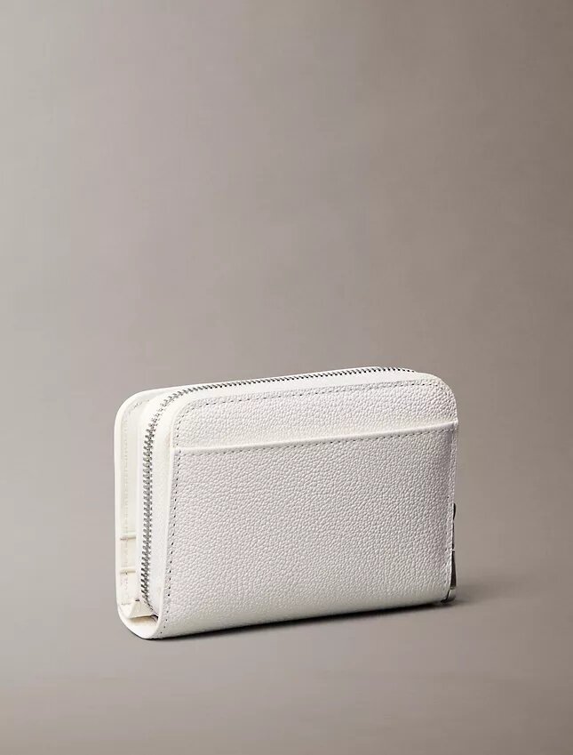 Portofel minimalist cu clapetă și fermoar, cu Monogram Portofel minimalist cu clapetă și fermoar, cu Monogram