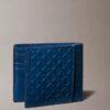 Portofel pliant cu monogramă în relief pe toată suprafața și buzunar pentru monede