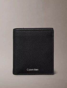 Portofel subțire cu trei compartimente și portcard cu logo embosat pe folie