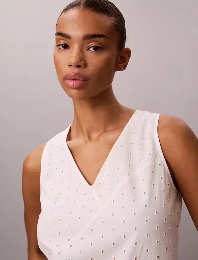 Rochie midi cu broderie Rochie midi cu broderie