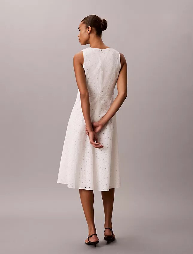 Rochie midi cu broderie Rochie midi cu broderie
