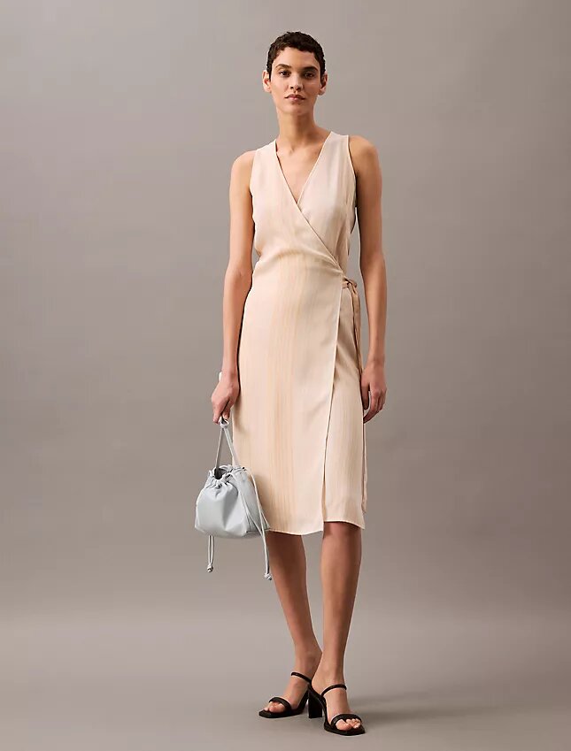 Rochie midi înfășurată cu dungi fluide Rochie midi înfășurată cu dungi fluide