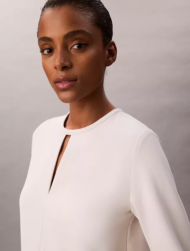 Rochie mini croită din crep Rochie mini croită din crep