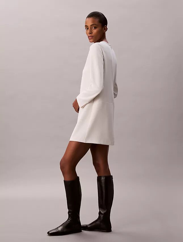 Rochie mini croită din crep Rochie mini croită din crep
