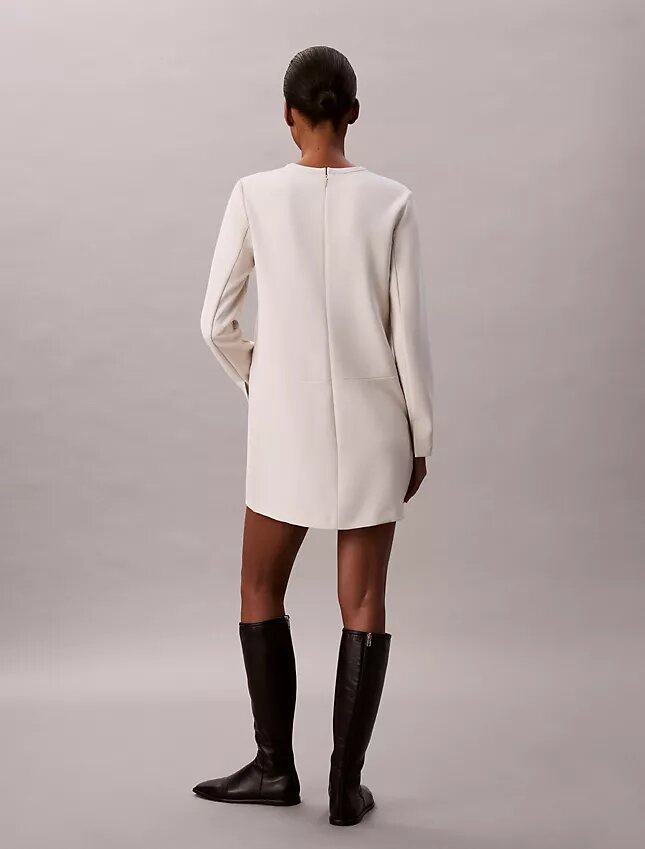 Rochie mini croită din crep Rochie mini croită din crep
