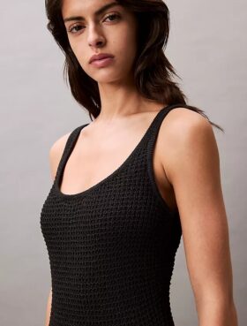 Rochie mini cu cusături de pulover