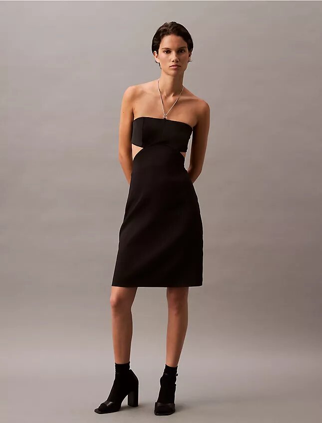 Rochie mini cu decupaje și gât halter Rochie mini cu decupaje și gât halter