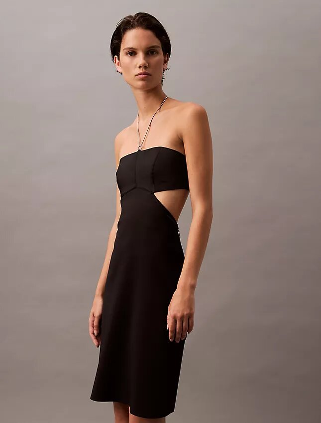 Rochie mini cu decupaje și gât halter Rochie mini cu decupaje și gât halter