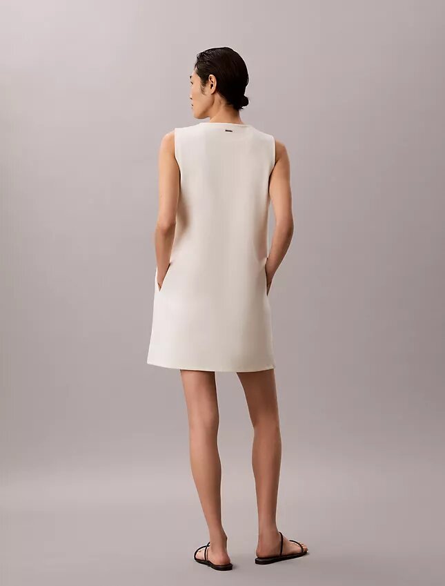 Rochie mini cu guler în V din tricot interlock Rochie mini cu guler în V din tricot interlock
