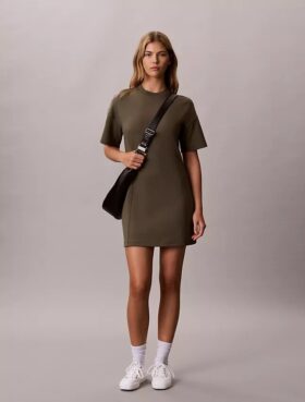 Rochie mini din tricot cu monogramă