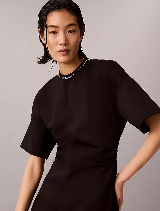 Rochie tip tricou cu logo și nervuri interlock Rochie tip tricou cu logo și nervuri interlock