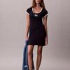 Rochie tip tricou pentru bebeluși cu gât rotund și logo 1989 Rochie tip tricou pentru bebeluși cu gât rotund și logo 1989