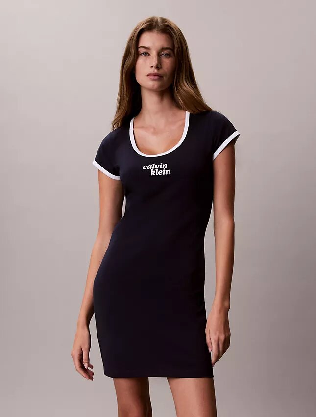 Rochie tip tricou pentru bebeluși cu gât rotund și logo 1989 Rochie tip tricou pentru bebeluși cu gât rotund și logo 1989