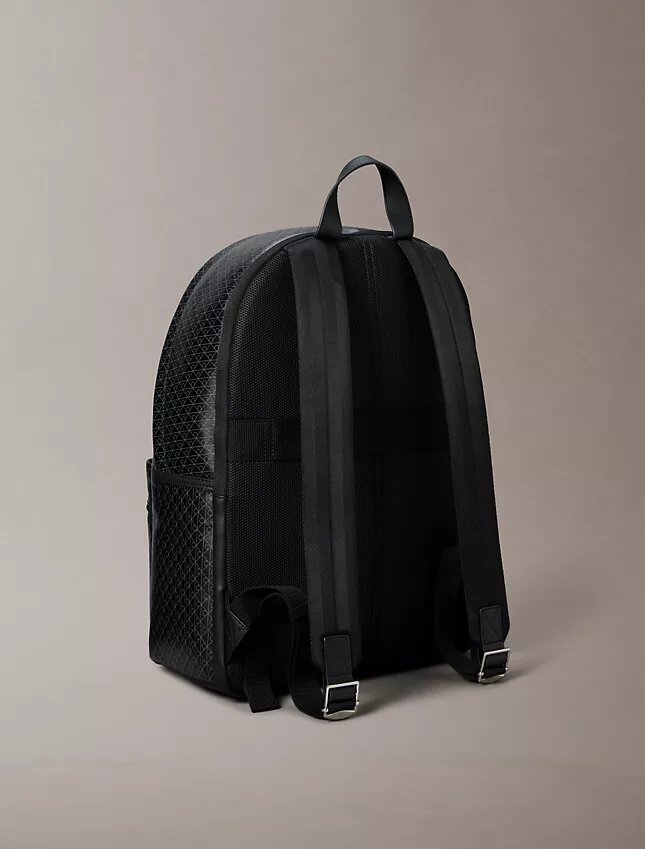 Rucsac cu logo-emblemă pe toată suprafața Rucsac cu logo-emblemă pe toată suprafața