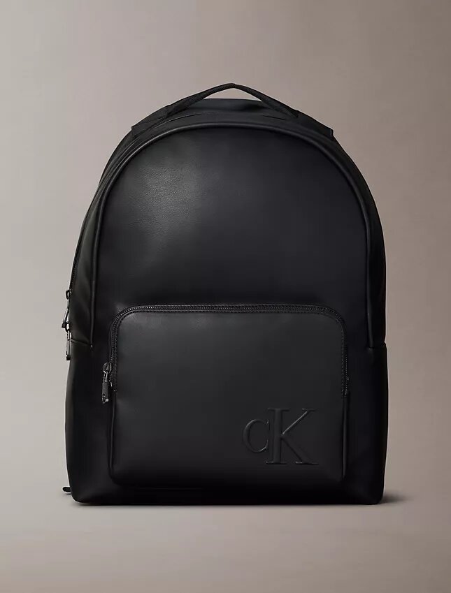 Rucsac cu monogramă în relief Rucsac cu monogramă în relief