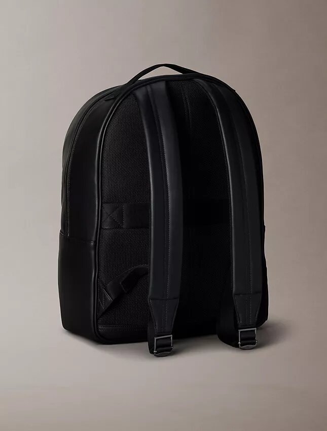 Rucsac cu monogramă în relief Rucsac cu monogramă în relief