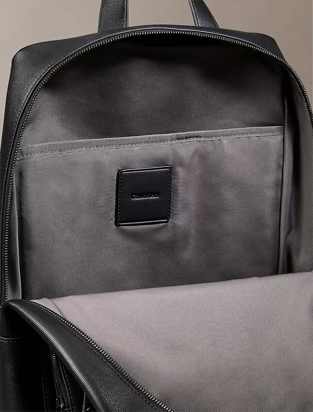 Rucsac subțire cu logo emblematic Rucsac subțire cu logo emblematic