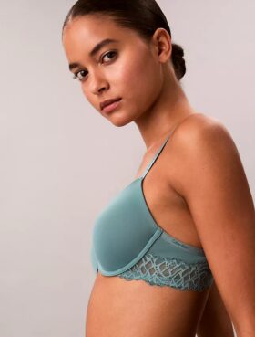 Sutien Attraction cu căptușeală ușoară și acoperire perfectă