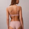 Sutien Attraction cu căptușeală ușoară și acoperire perfectă Sutien Attraction cu căptușeală ușoară și acoperire perfectă