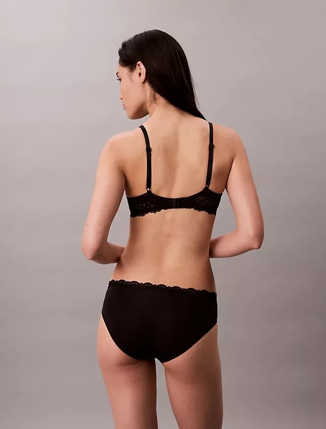 Sutien Attraction cu căptușeală ușoară și acoperire perfectă Sutien Attraction cu căptușeală ușoară și acoperire perfectă