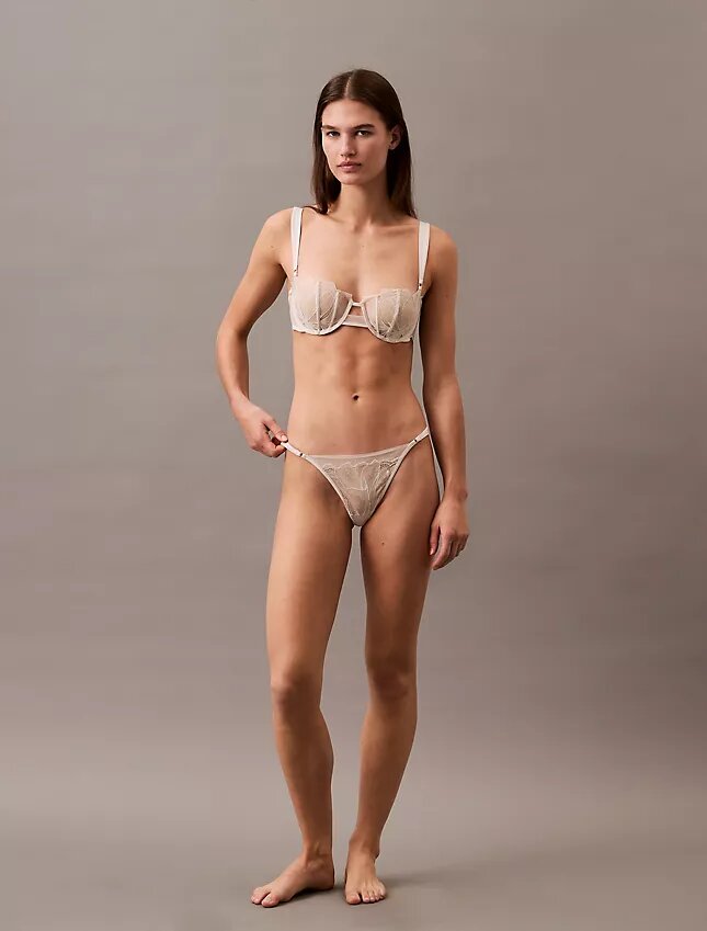 Sutien balconet Unlined din dantelă florală neagră CK Black Sutien balconet Unlined din dantelă florală neagră CK Black
