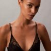 Sutien decoltat CK Black Floral Lace, ușor căptușit Sutien decoltat CK Black Floral Lace, ușor căptușit