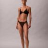 Sutien decoltat CK Black Floral Lace, ușor căptușit Sutien decoltat CK Black Floral Lace, ușor căptușit