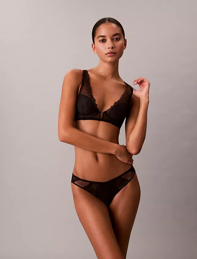 Sutien plonjat din dantelă neagră cu model geometric, ușor căptușit Sutien plonjat din dantelă neagră cu model geometric, ușor căptușit