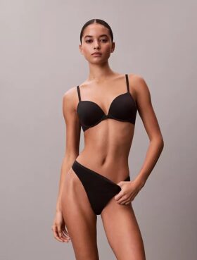 Sutien Push-Up cu decolteu adânc, care se potrivește perfect