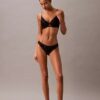 Sutien Push-Up cu decolteu adânc din dantelă florală neagră CK Black Sutien Push-Up cu decolteu adânc din dantelă florală neagră CK Black