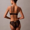 Sutien Push-Up cu decolteu adânc din dantelă florală neagră CK Black Sutien Push-Up cu decolteu adânc din dantelă florală neagră CK Black