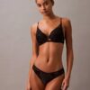 Sutien Push-Up cu decolteu adânc din dantelă florală neagră CK Black Sutien Push-Up cu decolteu adânc din dantelă florală neagră CK Black