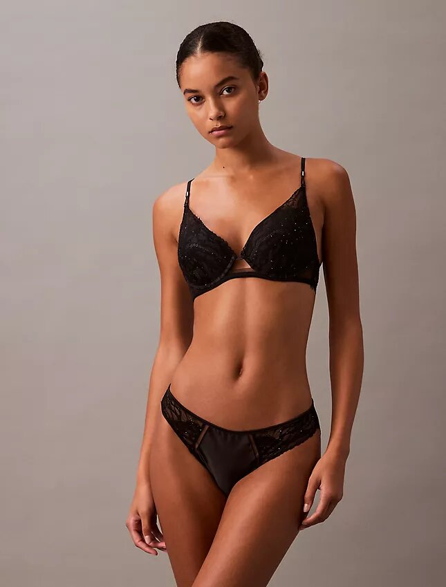 Sutien Push-Up cu decolteu adânc din dantelă florală neagră CK Black Sutien Push-Up cu decolteu adânc din dantelă florală neagră CK Black