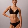 Sutien triunghiular CK Black Geo Lace, ușor căptușit Sutien triunghiular CK Black Geo Lace, ușor căptușit