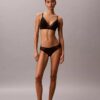 Sutien triunghiular CK Black Geo Lace, ușor căptușit Sutien triunghiular CK Black Geo Lace, ușor căptușit