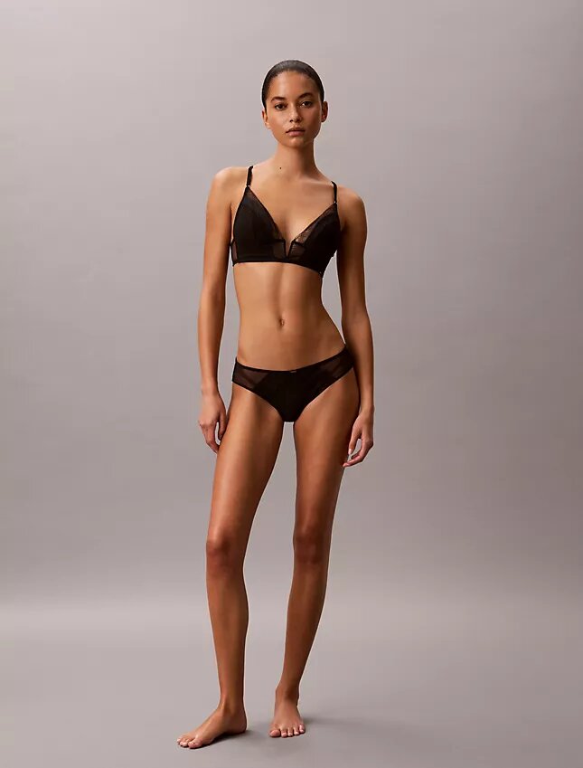 Sutien triunghiular CK Black Geo Lace, ușor căptușit Sutien triunghiular CK Black Geo Lace, ușor căptușit
