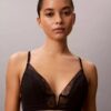 Sutien triunghiular CK Black Geo Lace, ușor căptușit Sutien triunghiular CK Black Geo Lace, ușor căptușit